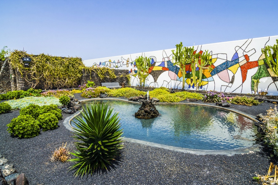 lanzarote-market-plus-cesar-manrique-house_1