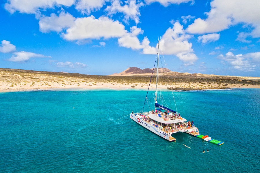 la-graciosa-lanzarote-catamaran_1