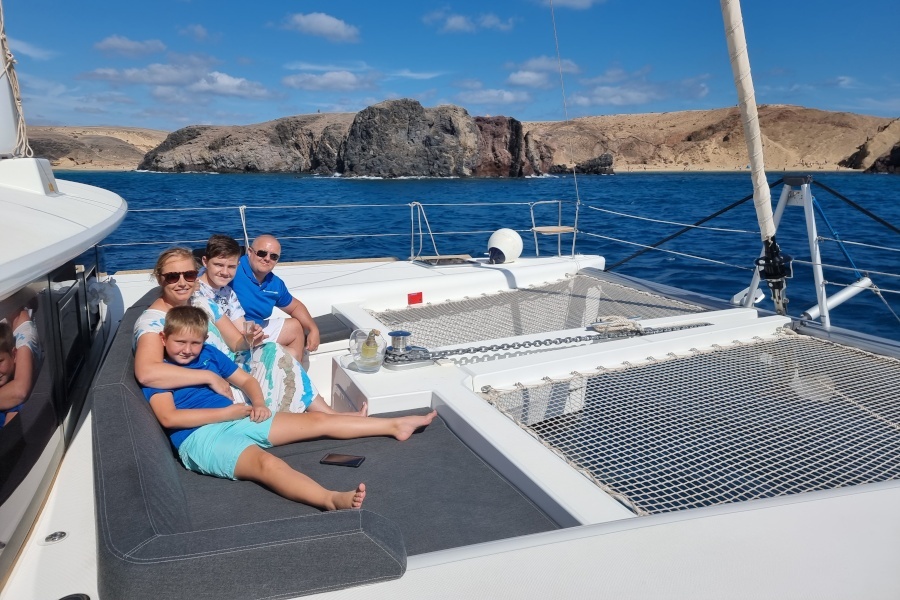 papagayo-beach-lanzarote-private-catamaran_2_l