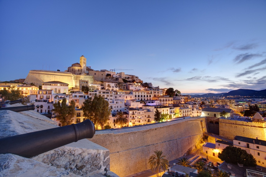 ibiza-town-by-night_2_l