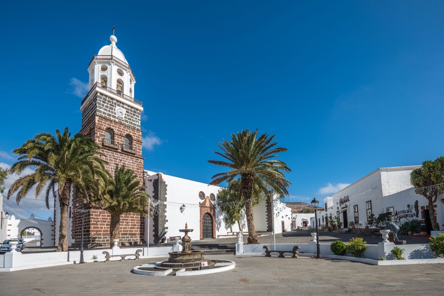 lanzarote-market-plus-cesar-manrique-house_3